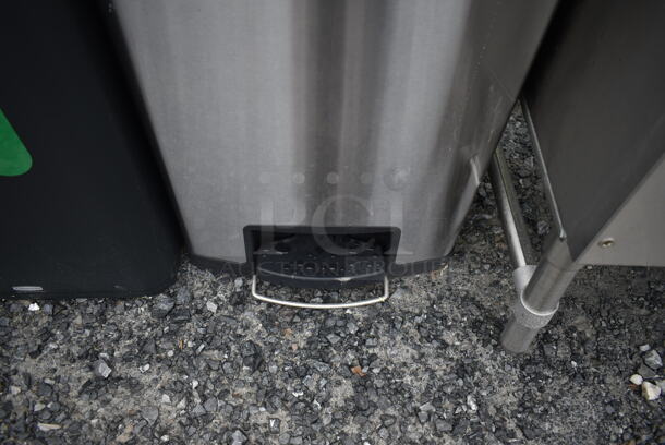 BRAND NEW SCRATCH AND DENT! Rubbermaid 6901901992BK Slim Jim Stainless Steel Black Accent Front Step-On Rectangular Trash Can with Single Rigid Plastic Liner - 52 Qt. / 13 Gallon - Image 3 of 5