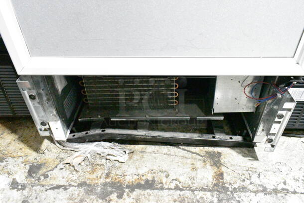 2021 True TSCI-600R-G-PH Metal Commercial Single Door Reach In Cooler Merchandiser. 115 Volts, 1 Phase. Tested and Powers On But Does Not Get Cold
 - Image 3 of 6