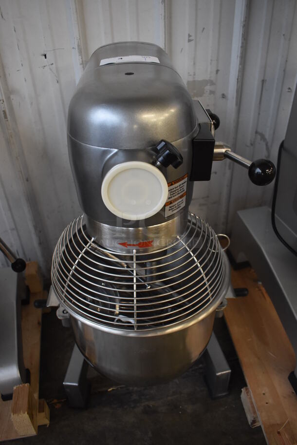 BRAND NEW SCRATCH AND DENT! Avantco 177MX20H Metal Commercial Floor Style 20 Quart Planetary Dough Mixer w/ Stainless Steel Mixing Bowl, Bowl Guard, Dough Hook, Balloon Whisk and Paddle Attachments. 110 Volts, 1 Phase. 17x24x32. Tested and Working! - Image 2 of 7