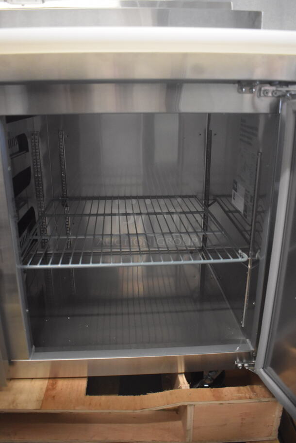 BRAND NEW SCRATCH AND DENT! Avantco SSPPT-3 93" 4 Drawer 1 Door Refrigerated Pizza Prep Table on Commercial Casters. 115 Volts 1 Phase. Tested and Working! - Image 9 of 10