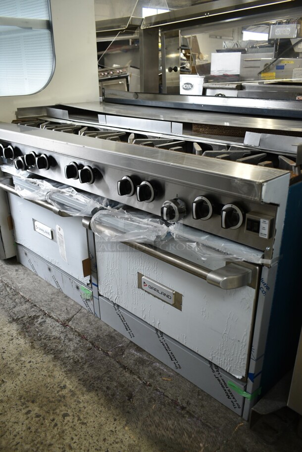 BRAND NEW SCRATCH AND DENT! 2023 Garland G60-10CC Stainless Steel Natural Gas 10 Burner 60" Range with 2 Convection Ovens and Back Splash. 406,000 BTU. - Image 3 of 12