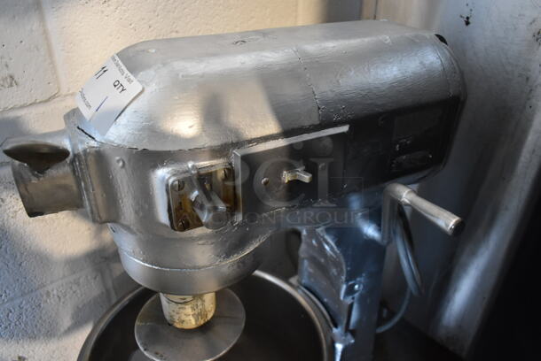 Hobart A200 Metal Commercial Countertop 20 Quart Planetary Dough Mixer w/ Stainless Steel Mixing Bowl, Dough Hook and Whisk Attachments. 115 Volts, 1 Phase. Tested and Working! - Image 7 of 10