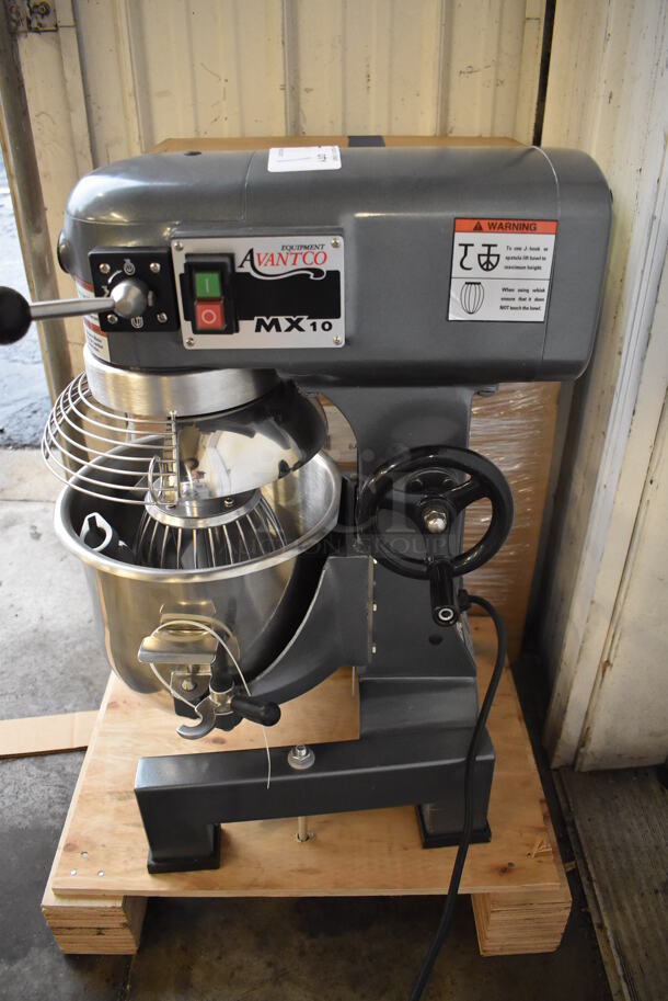BRAND NEW SCRATCH AND DENT! Avantco MX10 Metal Commercial Floor Style 10 Quart Planetary Dough Mixer w/ Stainless Steel Mixing Bowl, Bowl Guard, Dough Hook, Balloon Whisk and Paddle Attachments. 120 Volts, 1 Phase. 16x18x25. Tested and Working! - Image 3 of 9