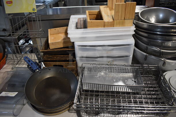 ALL ONE MONEY! Tabletop Lot of Various Items Including Plates, Metal Baskets and Bowls! - Image 5 of 7