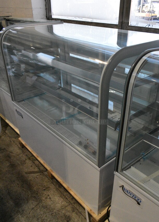 BRAND NEW SCRATCH AND DENT! Avantco BC-48-HC 48" Curved Glass White Refrigerated Bakery Display Case. 115 Volts, 1 Phase. Tested and Working! - Image 3 of 5