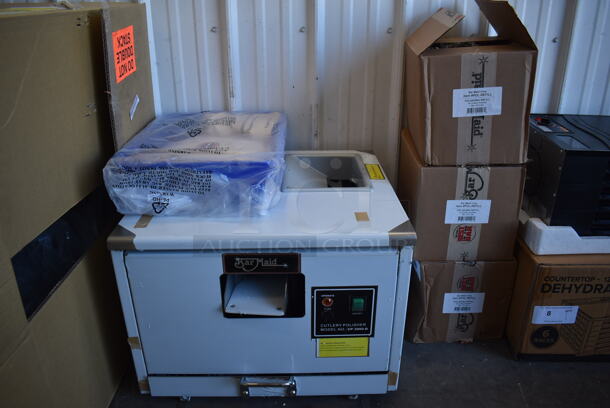 BRAND NEW SCRATCH AND DENT! Bar Maid CP-3000-D Stainless Steel Commercial Countertop Cutlery Dryer / Polisher Machine w/ 3 Boxes of Polishing Refill Beads. 110-120 Volts, 1 Phase. 22.5x20.5x17. Tested and Working! - Image 2 of 11