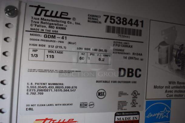 2012 True GDM-41 ENERGY STAR Metal Commercial 2 Door Reach In Cooler Merchandiser w/ Poly Coated Racks. 115 Volts, 1 Phase. 47x30x79. Tested and Powers On But Does Not Get Cold - Image 6 of 9