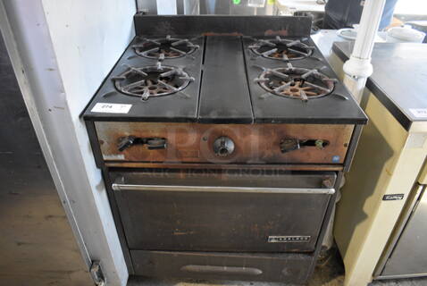 Garland Metal Commercial Propane Gas Powered 4 Burner Range w/ Oven. 30x33x40.5