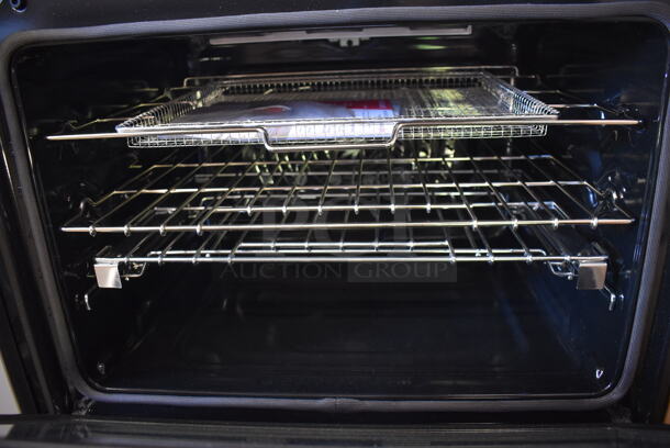 BRAND NEW SCRATCH AND DENT! Frigidaire Electrolux GCWS3067AFA Stainless Steel Electric Powered Convection Oven w/ View Through Doors. 120/208-240 Volts, 1 Phase. 30x26x28 - Image 6 of 9