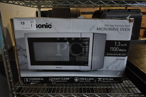 BRAND NEW SCRATCH AND DENT! Panasonic NN-SB65NS Stainless Steel Commercial Countertop Microwave Oven w/ Plate.  - Image 2 of 8