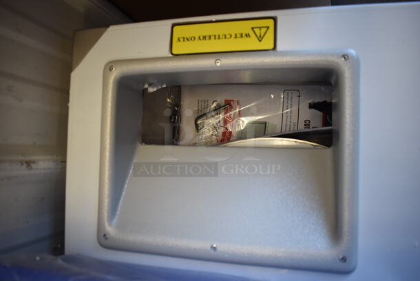 BRAND NEW SCRATCH AND DENT! Bar Maid CP-3000-D Stainless Steel Commercial Countertop Cutlery Dryer / Polisher Machine w/ 3 Boxes of Polishing Refill Beads. 110-120 Volts, 1 Phase. 22.5x20.5x17. Tested and Working! - Image 6 of 11