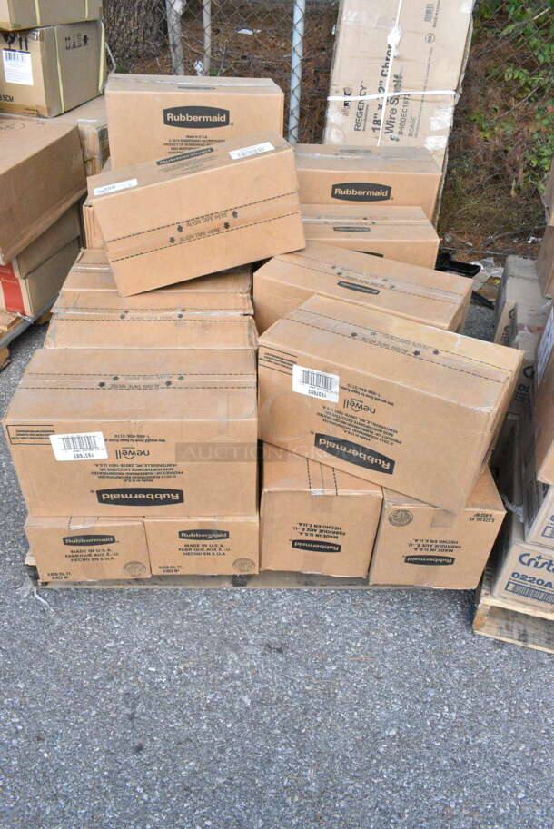 22 Boxes of 4 BRAND NEW! Rubbermaid 1937693  14 Cup Clear Square Premier Storage Container with Lid. 22 Times Your Bid!  - Image 2 of 7