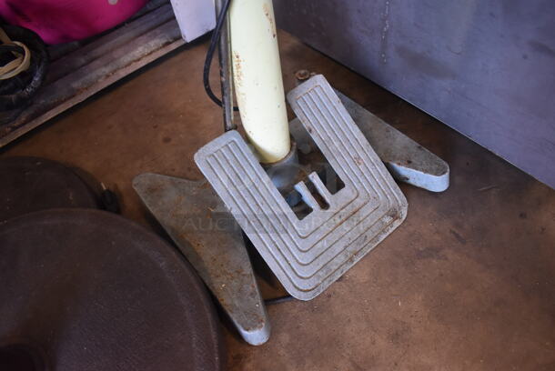 TEW TISF-602 Metal Commercial Floor Style Impulse Foot Sealer. 110 Volts, 1 Phase. 21x21x34. Tested and Powers On But Does Not Get Warm - Image 7 of 8