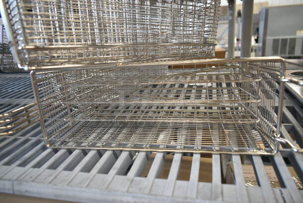 6 BRAND NEW SCRATCH AND DENT! Metal Fry Baskets. Includes 5.5x20.5x12, 5x20.5x12. 6 Times Your Bid!  - Image 4 of 12