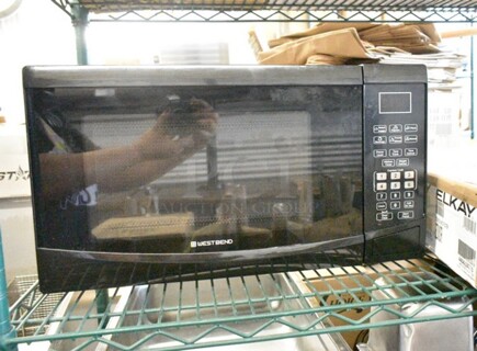 West Bend WBMW92B Countertop Microwave Oven w/ Plate. 120 Volts, 1 Phase. 