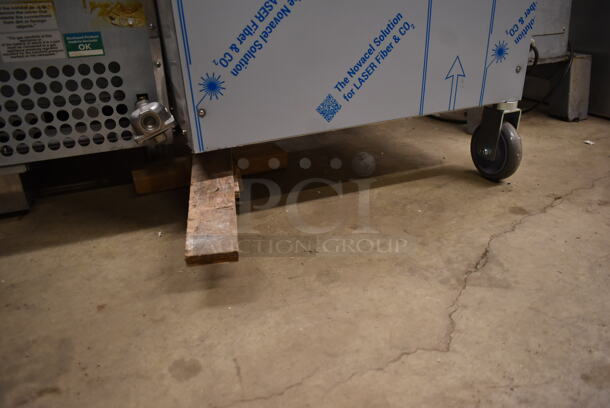 BRAND NEW SCRATCH AND DENT! 2023 Alto Shaam 1200-UP Stainless Steel Commercial Electric Powered Mobile 16 Pan Dutch Door Holding Cabinet with Universal Racks on Commercial Casters. 120 Volts, 1 Phase. Tested and Working! - Image 9 of 10