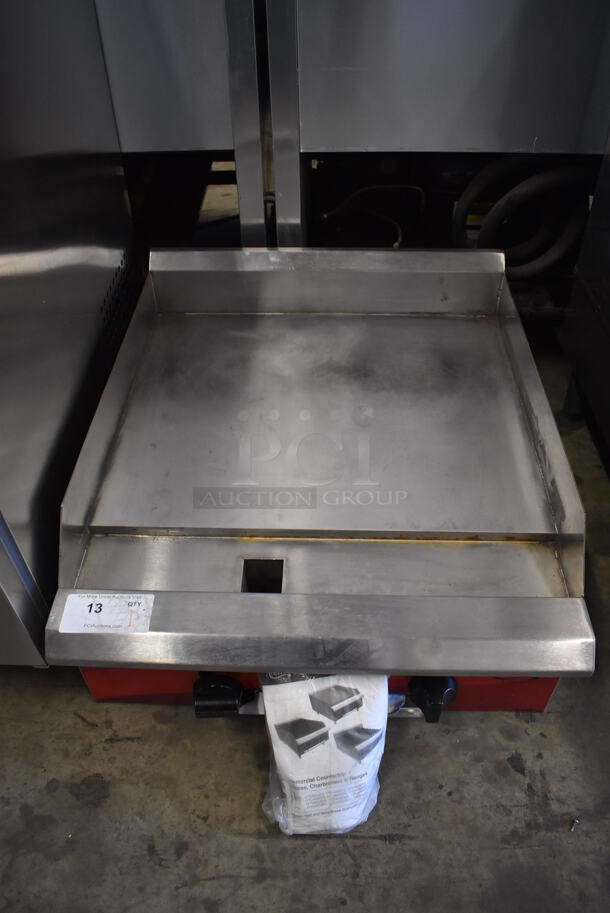 BRAND NEW SCRATCH AND DENT! 2021 Avantco 177CAG24MG Stainless Steel Commercial Countertop Natural Gas Powered Flat Top Griddle. 