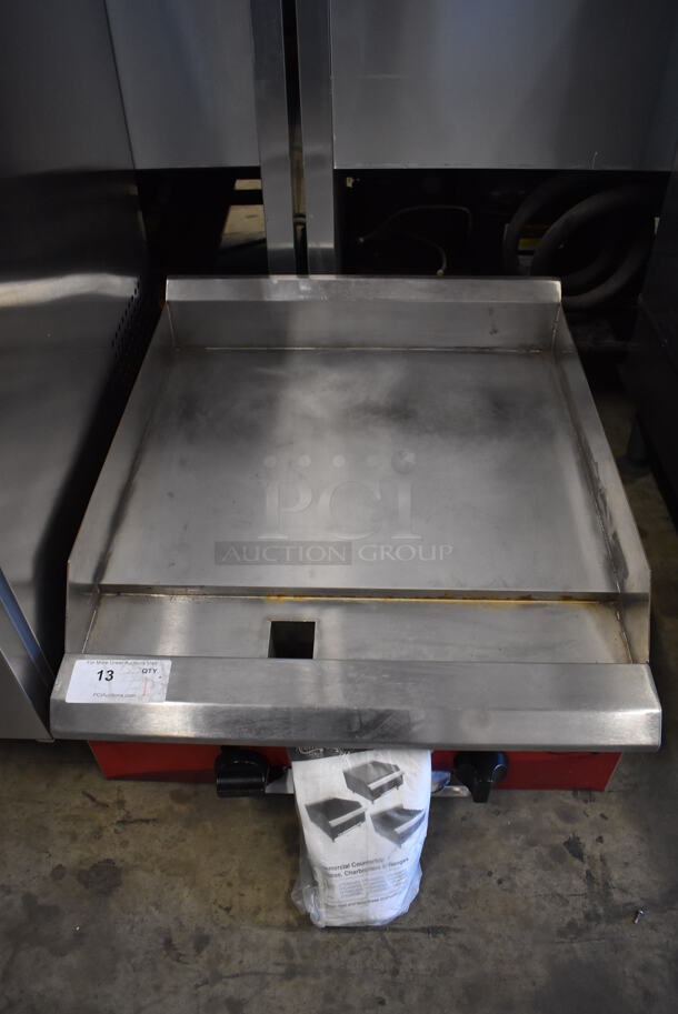 BRAND NEW SCRATCH AND DENT! 2021 Avantco 177CAG24MG Stainless Steel Commercial Countertop Natural Gas Powered Flat Top Griddle.  - Image 1 of 8