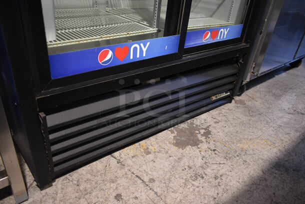 2015 True GDM-45-LD Metal Commercial 2 Door Reach In Cooler Merchandiser w/ Poly Coated Racks. 115 Volts, 1 Phase. Tested and Working! - Image 4 of 7