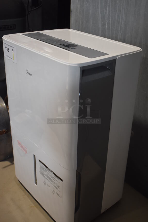 BRAND NEW SCRATCH AND DENT! Midea MAD70P1YWS Metal Dehumidifier. 115 Volts, 1 Phase. Tested and Working! - Image 3 of 6