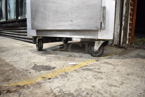 Traulsen G10000 Stainless Steel Commercial 2 Half Size Door Reach In Cooler on Commercial Casters. 115 Volts, 1 Phase. Tested and Working! - Image 5 of 9