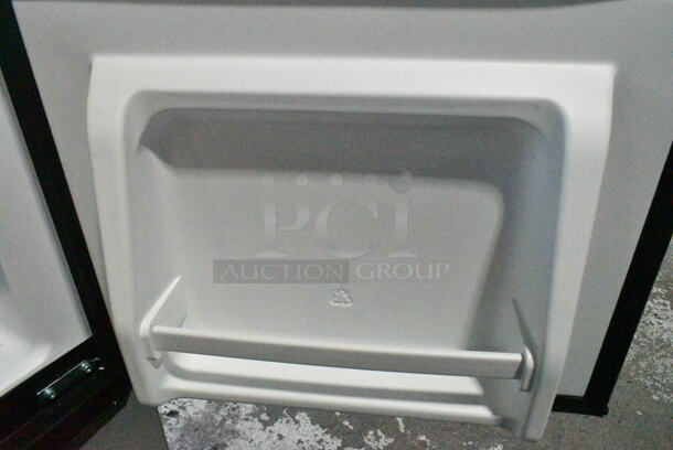Galanz GL46TS5E Metal Cooler w/ Freezer. 115 Volts, 1 Phase. Tested and Working! - Image 5 of 8