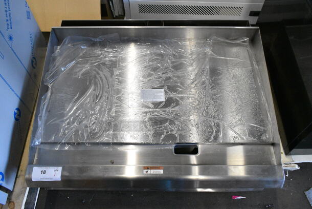 BRAND NEW SCRATCH AND DENT! Cooking Performance Group CPG 351GTCPG36NL Natural Gas Countertop Griddle with Flame Failure Protection and Thermostatic Controls - 90,000 BTU - Image 6 of 7