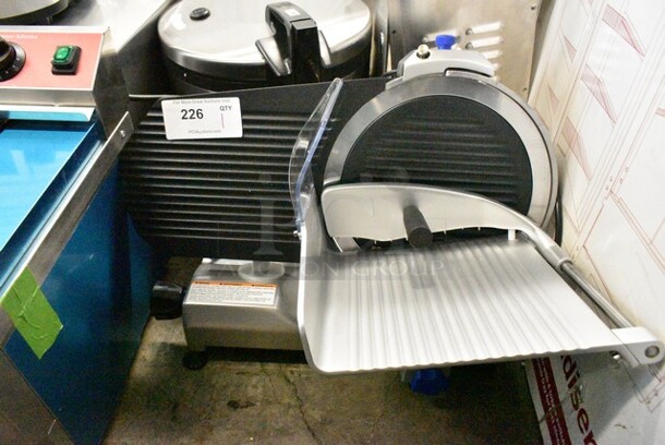 BRAND NEW SCRATCH AND DENT! Vollrath SLM300P/S Stainless Steel Commercial Meat Slicer w/ Blade Sharpener. 120 Volts, 1 Phase. Tested and Working! - Image 2 of 6