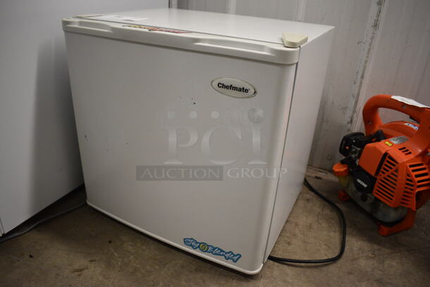 Chefmate Model BC-50A Metal Mini Cooler. 110 Volts, 1 Phase. 20x20x20. Tested and Powers On But Temps at 52 Degrees - Image 2 of 6