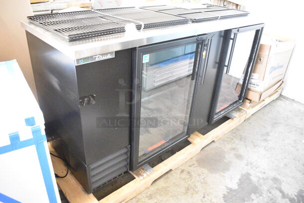BRAND NEW SCRATCH AND DENT! 2024 True TBB-30-HC-LD Metal Commercial 2 Door Back Bar Cooler Merchandiser. See Pictures for Pane of Broken Glass. 115 Volts, 1 Phase. Tested and Working! - Image 3 of 11