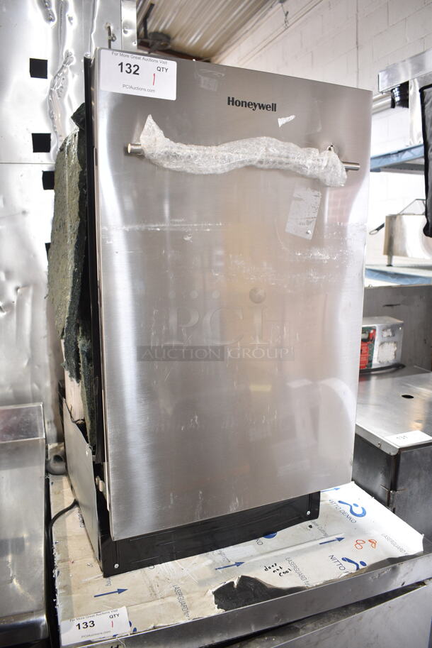 BRAND NEW SCRATCH AND DENT! Honeywell HDS18SS Stainless Steel Undercounter Dishwasher. 120 Volts, 1 Phase. - Image 2 of 12
