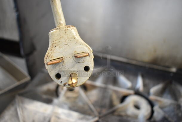 Wells OC-1 Stainless Steel Commercial Electric Powered Half Size Convection Oven w/ View Through Door, Metal Oven Racks on Stainless Steel Equipment Stand. 208 Volts. - Image 6 of 6