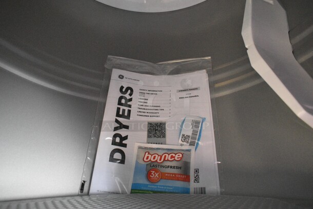 BRAND NEW SCRATCH AND DENT! General Electric GE VTD56EASVOWB 7.4 cu. ft. Front Load Electric Commercial Dryer - Free Use / App Payment / Coin Compatible. 120/208-240 Volts, 1 Phase. - Image 6 of 7