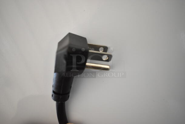 BRAND NEW SCRATCH AND DENT! KoolMore KM-FMD20WH Metal Single Door Reach In Freezer. 115 Volts, 1 Phase. Tested and Working! - Image 4 of 8