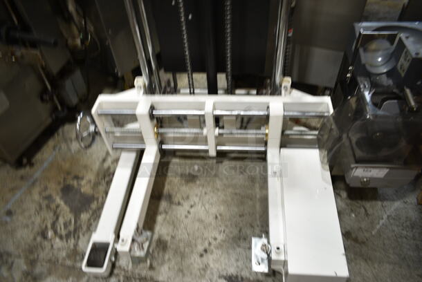 2023 CU030 Metal Commercial Battery Powered 440 Pound Capacity Automatic Bowl Lift. Comes w/ Key! Tested and Working! - Image 3 of 3