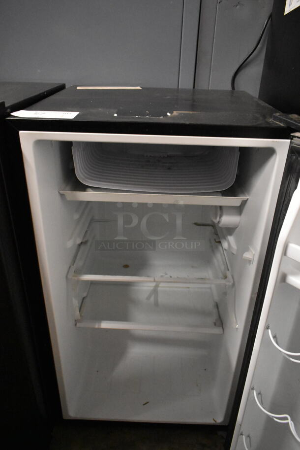 Galanz GL35BK Metal Mini Cooler. 115 Volts, 1 Phase. Tested and Working! - Image 2 of 5