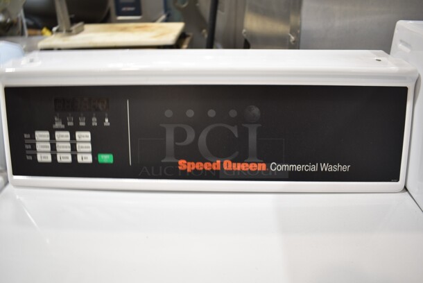 BRAND NEW SCRATCH AND DENT! Speed Queen Quantum Gold Pro FV6000WN 3.42 cu. ft. 27" Front Load Commercial Washer with Rear Control - Coin Operated - Image 5 of 8