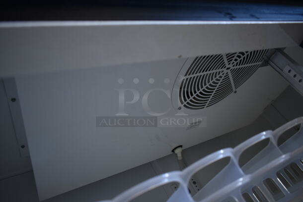 True GDM-49 Metal Commercial 2 Door Reach In Cooler Merchandiser w/ Poly Coated Racks. 115 Volts, 1 Phase. Tested and Working! - Image 6 of 8