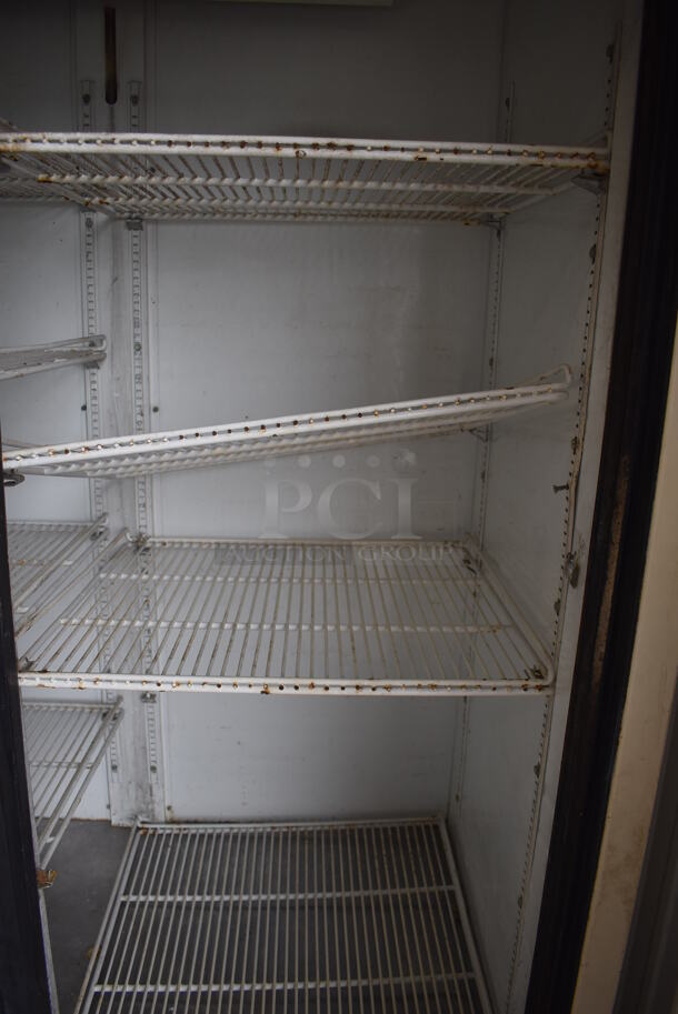 True GDM-45HL Metal Commercial 2 Door Reach In Cooler Merchandiser w/ Poly Coated Racks. 115 Volts, 1 Phase. 51.5x29x78.5. Tested and Working! - Image 6 of 6
