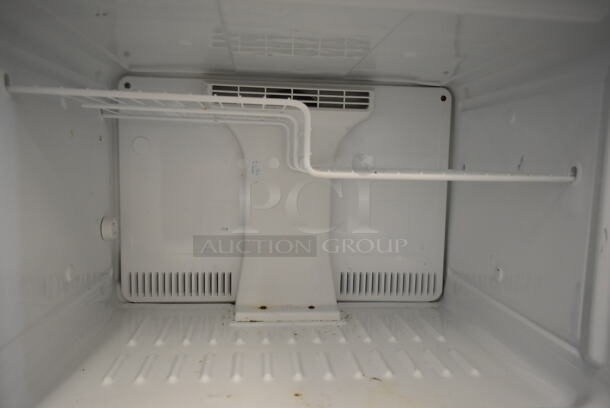 General Electric GE GTS17DBEMRWW Metal Cooler Freezer Combo. 115 Volts, 1 Phase. Tested and Powers On But Does Not Get Cold
 - Image 2 of 5
