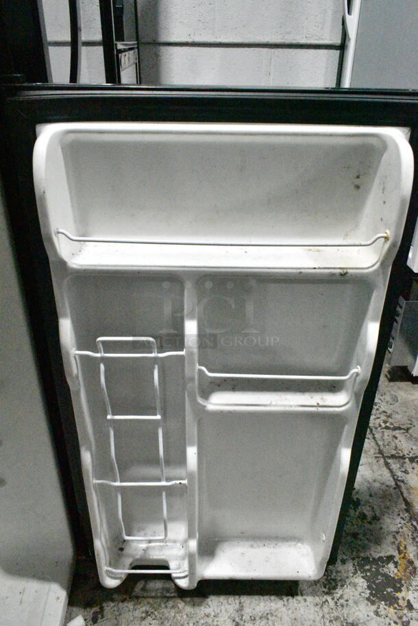 Igloo Nostalgia IRF32BK Mini Cooler. 115 Volts, 1 Phase. Tested and Powers On But Does Not Get Cold - Image 3 of 5