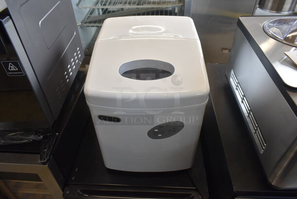 BRAND NEW SCRATCH AND DENT! Whynter IMC-330WS Portable Ice Maker 33 lb Capacity – White. 115 Volts, 1 Phase. Tested and Working! - Image 1 of 6