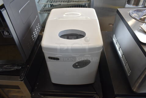 BRAND NEW SCRATCH AND DENT! Whynter IMC-330WS Portable Ice Maker 33 lb Capacity – White. 115 Volts, 1 Phase. Tested and Working!