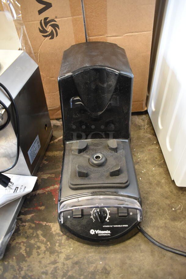 BRAND NEW SCRATCH AND DENT! 2022 Vita-Mix VM0141A Metal Commercial Countertop Blender w/ Pitcher. 120 Volts, 1 Phase. Tested and Working! - Image 4 of 7