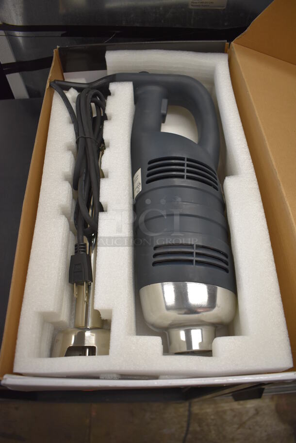 BRAND NEW SCRATCH AND DENT! AvaMix 928IBHD14 Stainless Steel Commercial 14" Shaft Immersion Blender. 120 Volts, 1 Phase. Tested and Working! - Image 8 of 8