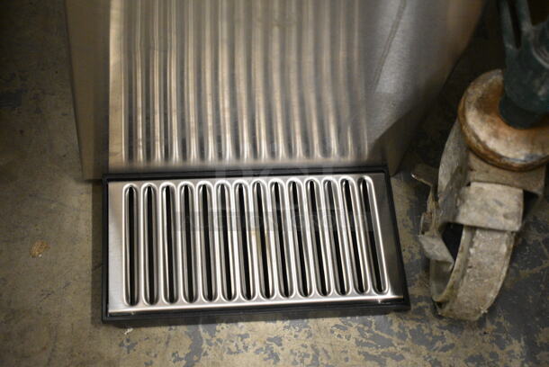 BRAND NEW SCRATCH AND DENT! Curtis WB5GT Stainless Steel Commercial Countertop 5 Gallon Water Boiler.  - Image 4 of 5
