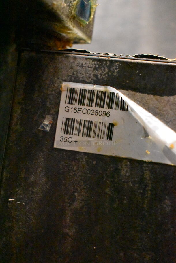 Stainless Steel Commercial Natural Gas Powered Deep Fat Fryer w/ 2 Metal Fry Baskets. 90,000 BTU.  - Image 6 of 6