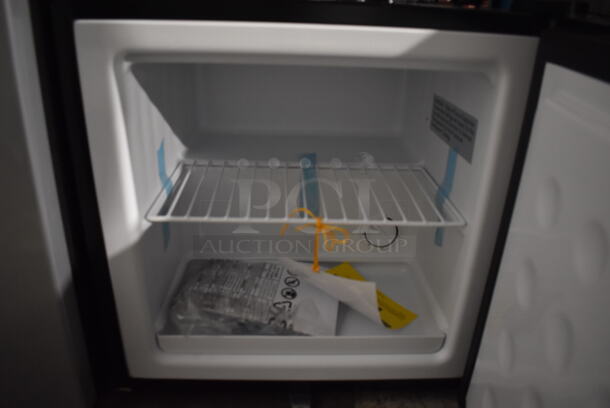 BRAND NEW SCRATCH AND DENT! Whynter CUF-112SS Metal Mini Freezer. 115 Volts, 1 Phase. 18.5x17x19.5. Tested and Working! - Image 5 of 6