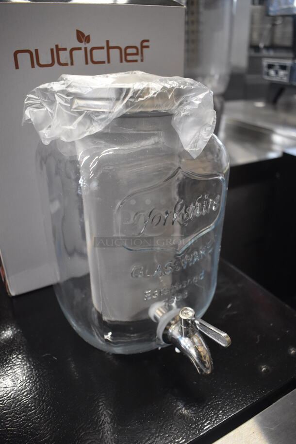 BRAND NEW IN BOX! Nutrichef Glass Beverage Holder Dispenser. 6x9x10.5 - Image 3 of 4