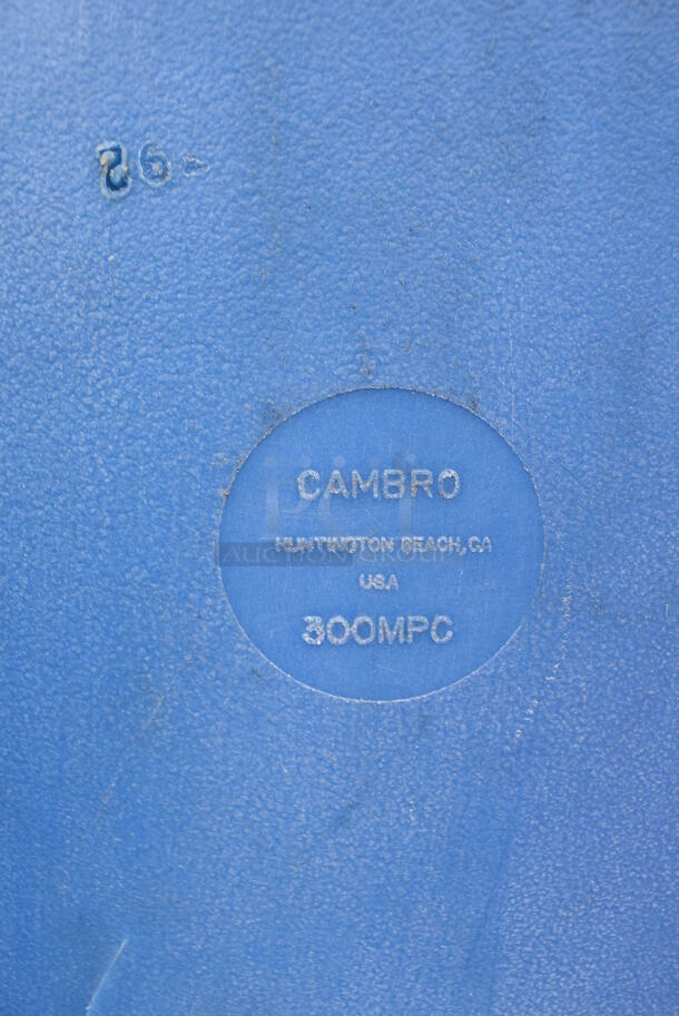 2 Poly Insulated Food Carrying Boxes; Cambro 300MPC and Carlisle NPC300. 17x23x23. 2 Times Your Bid! - Image 5 of 7